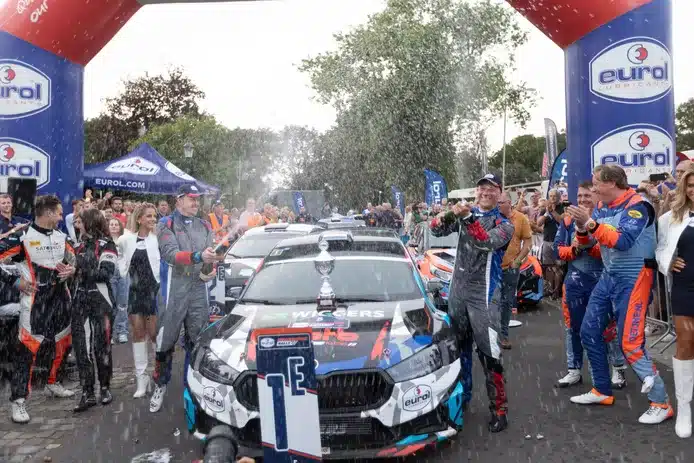 Bernhard ten Brinke pakt zege in Eurol Hellendoorn Rally